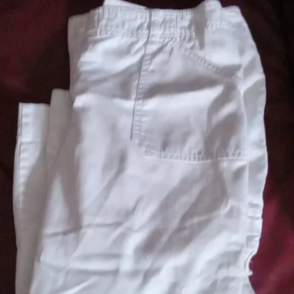 Ladies white capris with pockets in good condition size 6 - Picture 2 of 4